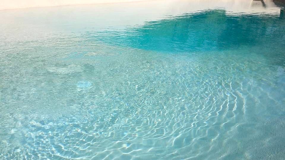 colore acqua di una piscina ecocompatibile